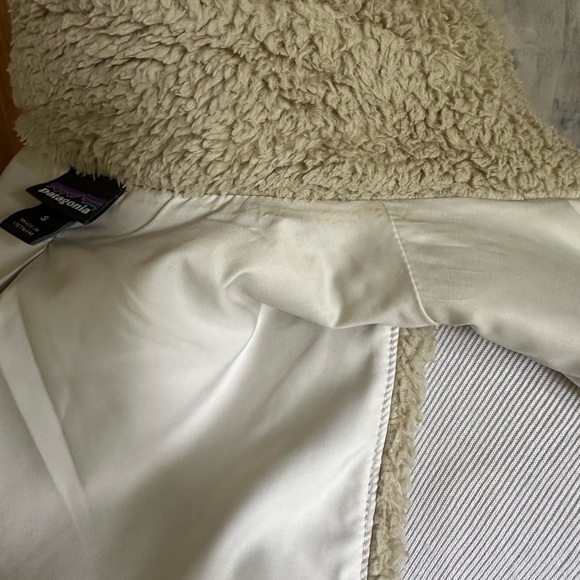Patagonia Women’s Size Small Vest! Beige. Fluffy. Soft. - Picture 14 of 16